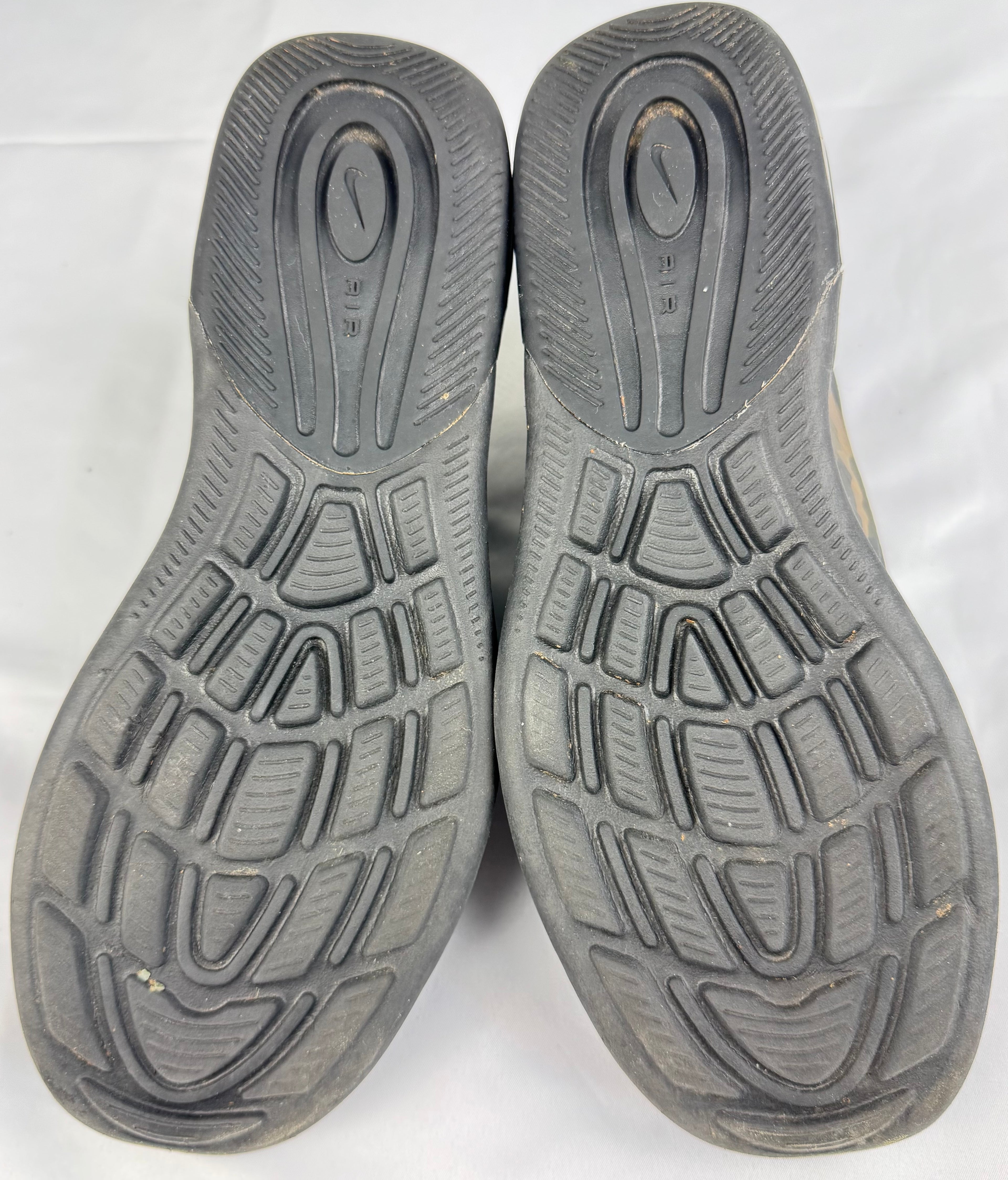 Nike Air Max Axis Tarnfarbe 43- gebraucht
